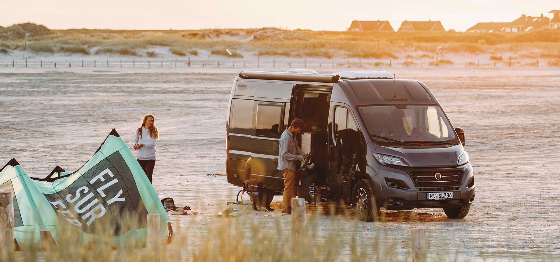 rollin-bungalow-sunlight-cliff640-adventure-roadtrip-van-strand3